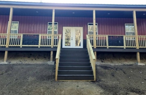 Chapman House | Tranquil Retreat Near Milford Lake for Family Getaways