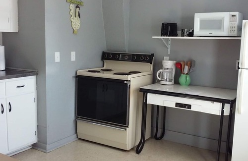 Ripley Apartment | Idyllic Escape: Stay on a Working Grape Farm Retreat