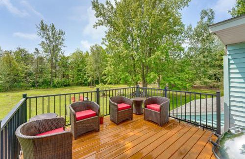 Holland Apartment | Inviting Holland Studio with Deck Steps from Lake Michigan