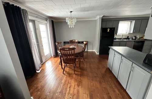 Stephenville House | Serene Country Retreat: Your Ideal Home Away From Home