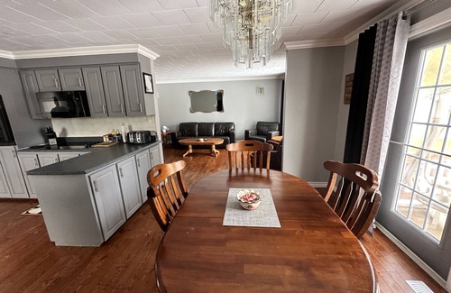 Stephenville House | Serene Country Retreat: Your Ideal Home Away From Home