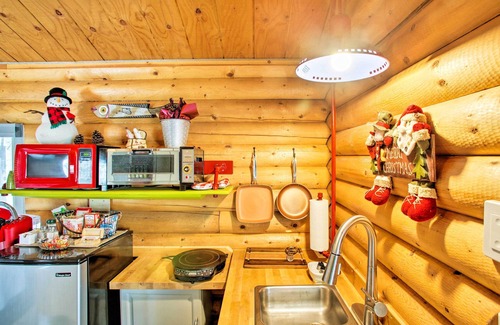 Winchester Apartment | Tranquil Studio by Winchester Lake: Ideal for Couples