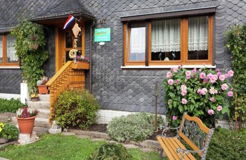 Deesbach Apartment | Quiet Couples Apartment, cleaning included