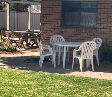 Mildura House | Quiet court easy stroll shops 500 metres from Centro