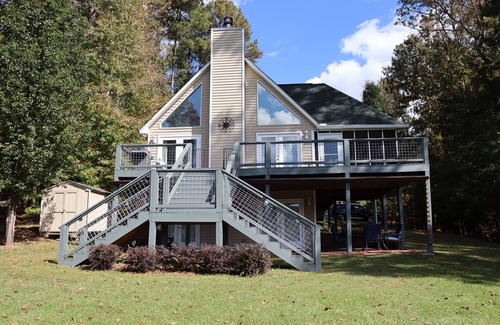 Hardwick House | Tranquil Cove Lakefront Retreat with Spa and Hot Tub