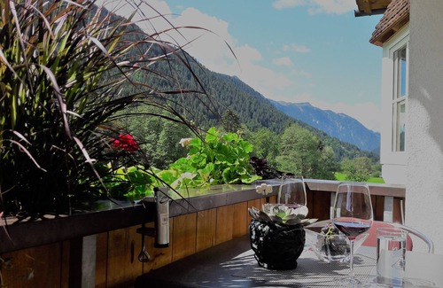 Gortipohl Apartment | Cozy Apartment for 2-3 with Pool and Ocean View