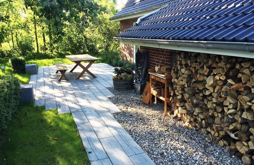 Poppenbull House | Cozy Retreat with Sauna, Fireplace & Ocean View Amenities