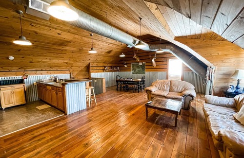 Brackettville Other | Tranquil Crystal Creek Ranch Bunkhouse with Private Pond