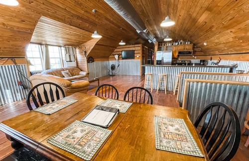 Brackettville Other | Tranquil Crystal Creek Ranch Bunkhouse with Private Pond