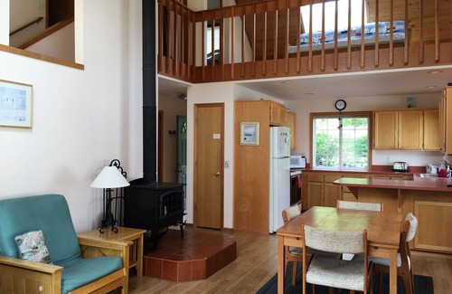 Yachats House | Family and Pet-Friendly Retreat Near Town and Beach