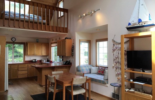 Yachats House | Family and Pet-Friendly Retreat Near Town and Beach