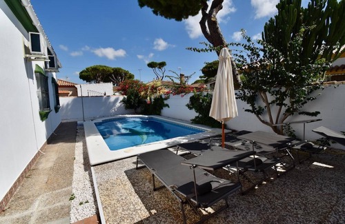 Chiclana de la Frontera Villa | Idyllic Villa Joanna: Oceanfront Escape with Pool & BBQ
