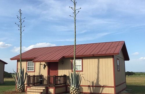Sutherland Springs Cabin | Quiet Escape on a South Texas Ranch 2BR Cabin house sleeps up to 3 adults