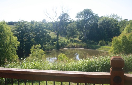 Atchison House | Serene Family Retreat with Breakfast & Full Kitchen