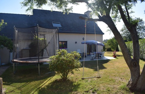 Crach House | Cozy Family Retreat Steps from Quiberon Bay & Morbihan Gulf