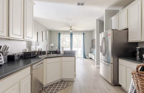 Apopka House | Family-Friendly Retreat Near Amusement Parks & Pet-Friendly