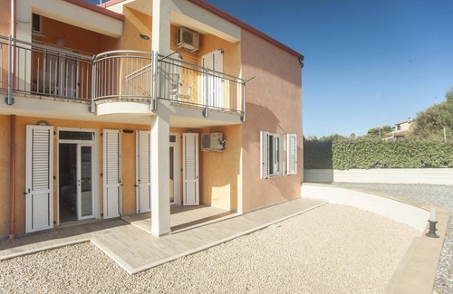 Sant'Anna Arresi Apartment | Tranquil Appartamento 2: Mountain View, Garden & Spa