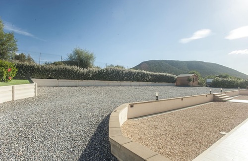 Sant'Anna Arresi Apartment | Tranquil Appartamento 2: Mountain View, Garden & Spa