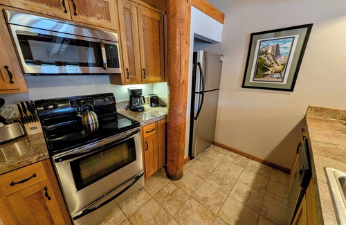 Keystone Condo | Idyllic Retreat with Stunning Mountain Views & Top Amenities