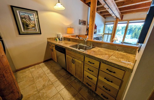 Keystone Condo | Idyllic Retreat with Stunning Mountain Views & Top Amenities