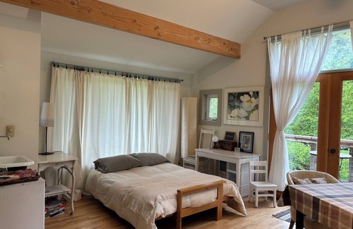 Washington County House | Tranquil Forest Retreat: Eco-Friendly Escape Near Coast