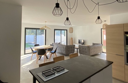 Saint-Laurent-des-Arbres House | quiet villa
