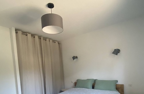 Saint-Laurent-des-Arbres House | quiet villa