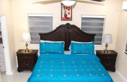 Havendale Apartment | Quiet, gated, and centrally located modern apartment with scenic mountain views.