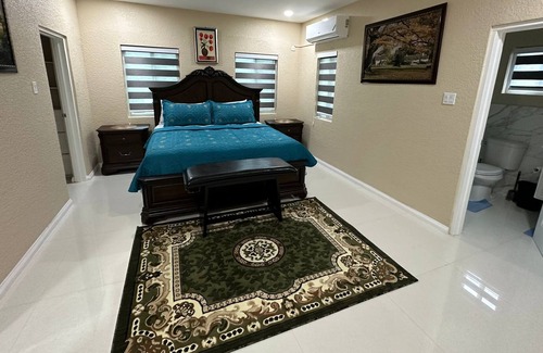 Havendale Apartment | Quiet, gated, and centrally located modern apartment with scenic mountain views.