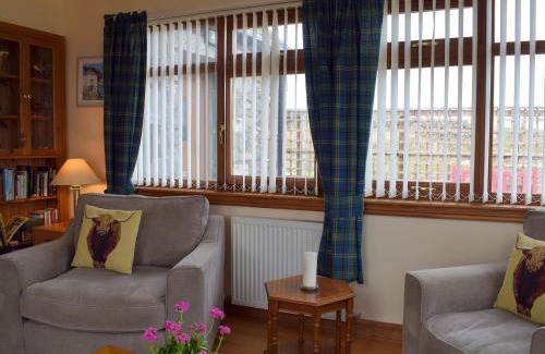 Newton Stewart House | Peaceful Retreat: 4-Star Stay with Family & Pet Amenities