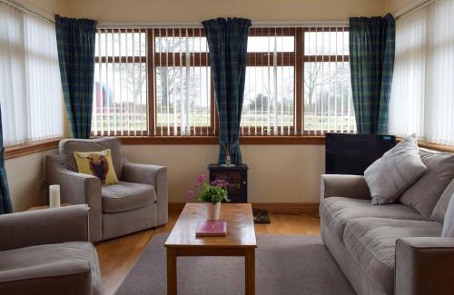 Newton Stewart House | Peaceful Retreat: 4-Star Stay with Family & Pet Amenities