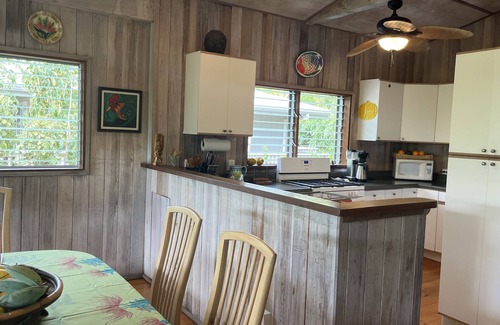 Honaunau-Napoopoo House | Tranquil Retreat Near Snorkeling Beach with Pool & Spa