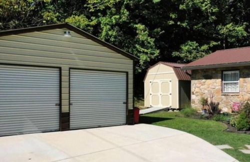 La Follette House | Peaceful Retreat: Family-Friendly Escape with Great Reviews