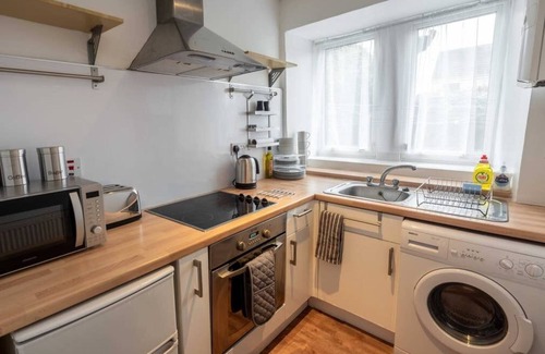 Dundee Apartment | Cozy Ground Floor Apartment Near University with Kitchen