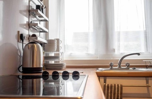 Dundee Apartment | Cozy Ground Floor Apartment Near University with Kitchen