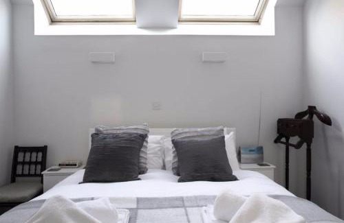 Marchmont Apartment | Serene Ground Floor Mews Flat with Child-Friendly Amenities