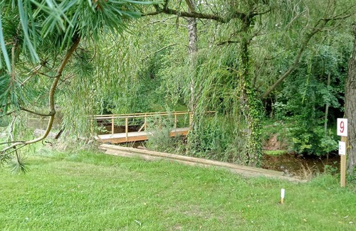 Goven Bed & Breakfast | Cozy Room with Scenic Views of Swin Golf Course