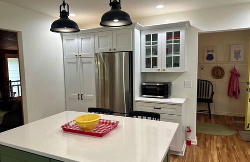 Hubbard Lake Cottage | Quiet Hallmark Movie Cottage on Hubbard Lake for couples or families.