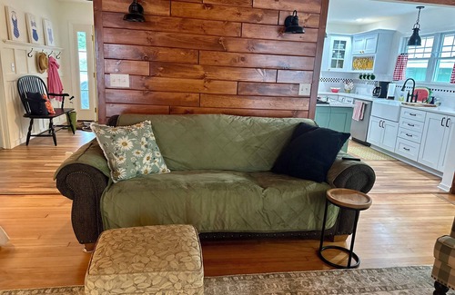 Hubbard Lake Cottage | Quiet Hallmark Movie Cottage on Hubbard Lake for couples or families.