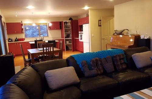 Alexandra House | Serene Hill Grove: Top-Rated Relaxation with Ocean Views