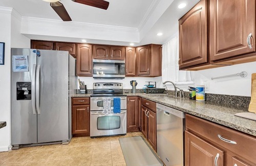 Annapolis House | Tranquil Retreat Near Downtown Annapolis with Spa & Kitchen