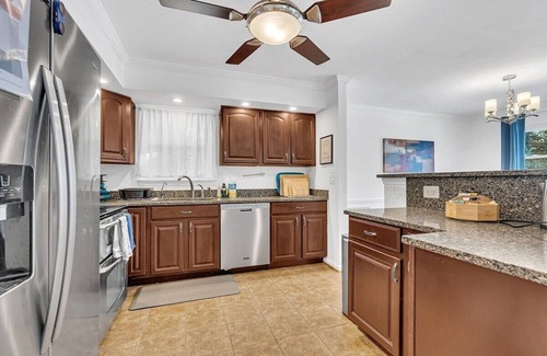 Annapolis House | Tranquil Retreat Near Downtown Annapolis with Spa & Kitchen