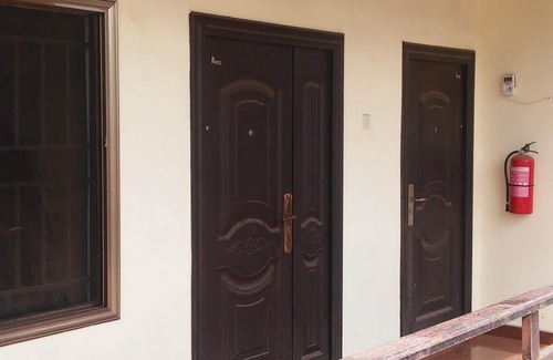Kumasi House | Serene City Retreat with Breakfast Included