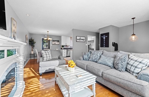 Ashley Oaks House | Quiet home near area's attractions with firepit & work station - dog-friendly