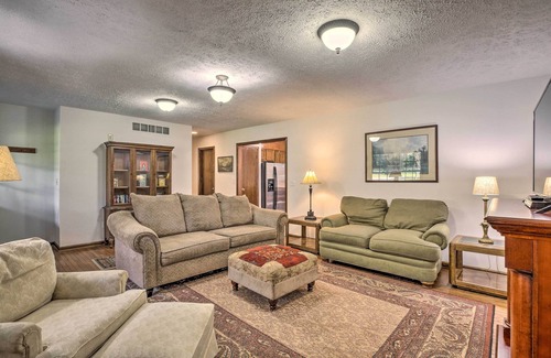 Acworth House | Relaxing Retreat - Steps from Downtown Acworth!