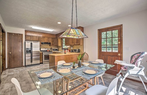 Acworth House | Relaxing Retreat - Steps from Downtown Acworth!