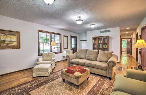 Acworth House | Cozy Retreat with Fire Pit - Steps from Downtown Acworth