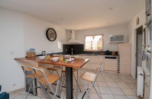 Queyrac House | Tranquil Retreat 15 km from the Ocean with Pool & Views
