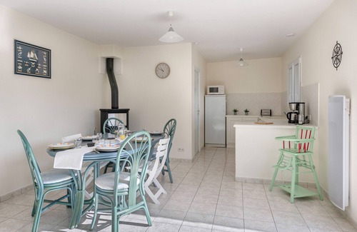 Le Cormier House | Tranquil Retreat 400m from the Beach with Ocean Views