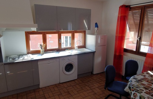 Tournon-sur-Rhone House | Tranquil Retreat: Pet-Friendly House with Lake View & Spa